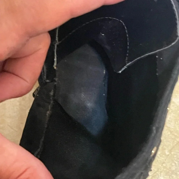 Joan Boyce Bkack  Suede Fringe Moccasin Style Gold Buckle Boots Booty Sz 6 M - Picture 5 of 7